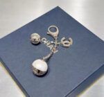 ⁦Chanel CC Pearl Bag Charm⁩ - الصورة ⁦2⁩