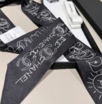 ⁦Chanel Silk Twilly Scarf⁩ - الصورة ⁦4⁩