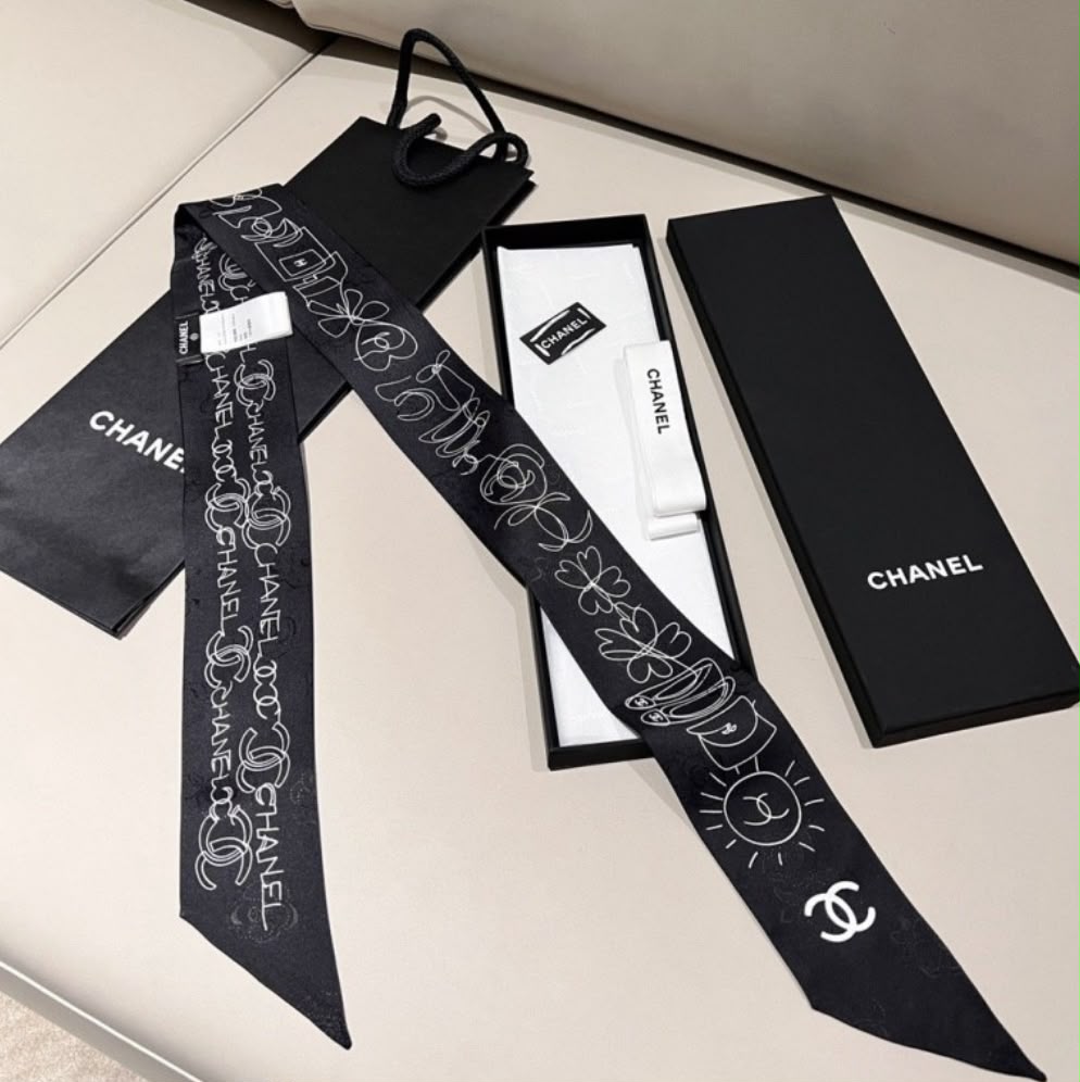 WhatsApp Image 2026-08-12 at 4.00.08 PM (4) Chanel Silk Twilly Scarf - الصورة 1