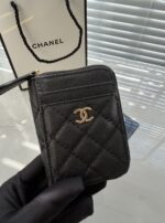 ⁦Chanel Quilted Card & Cash Holder⁩ - الصورة ⁦2⁩