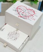 ⁦Dioramour Romantic Gift Set – Mug, Greeting Card & Notebook⁩ - الصورة ⁦2⁩