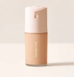 ⁦Rare Beauty True to Myself Natural Matte Longwear Foundation⁩ - الصورة ⁦7⁩