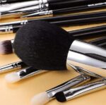 ⁦Eigshow Beauty Makeup Brush Master Light Gun Black – 12 Piece Set⁩ - الصورة ⁦3⁩
