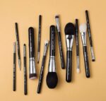 ⁦Eigshow Beauty Makeup Brush Master Light Gun Black – 12 Piece Set⁩ - الصورة ⁦4⁩