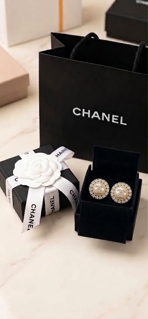 WhatsApp Image 2026-09-18 at 4.17.13 PM Chanel VIP Pearl Gold Earrings - الصورة 1
