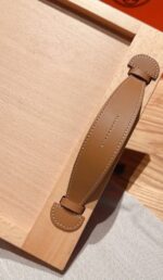 ⁦Hermès Wooden Serving Tray⁩ - الصورة ⁦3⁩