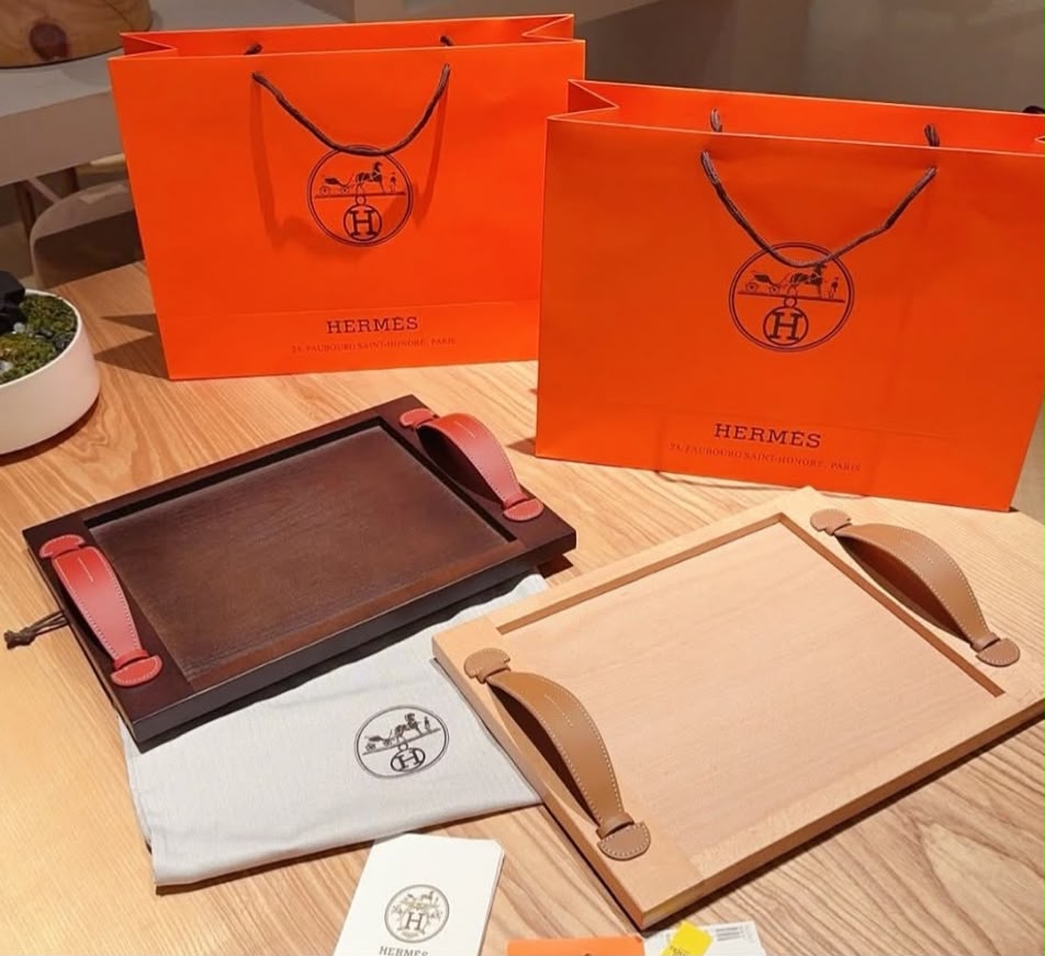 WhatsApp Image 2026-09-19 at 5.31.20 PM (3) Hermès Wooden Serving Tray - الصورة 1