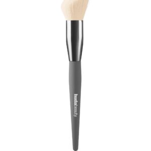 Huda Beauty Diffusing Cheek Brush