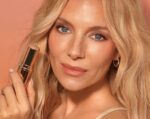 ⁦Charlotte Tilbury Unreal Highlighter – Glazed Goddess⁩ - الصورة ⁦3⁩