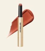 ⁦Hourglass Phantom Volumizing Glossy Balm – بلسم شفاه مكثّف ولامع⁩ - الصورة ⁦10⁩