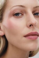 ⁦Westman Atelier Lit Up Highlight Stick – Petal⁩ - الصورة ⁦3⁩