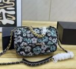 ⁦Chanel Sequin Floral Handbag⁩ - الصورة ⁦2⁩