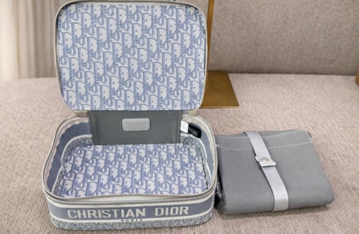WhatsApp Image 2026-10-08 at 5.11.37 PM (1) Dior Oblique Vanity Case & Accessories Set - الصورة 1