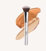 ⁦IT Cosmetics Airbrush Smoothing Foundation Brush #102⁩ - الصورة ⁦2⁩