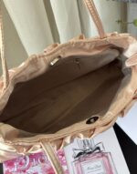 ⁦Champagne Satin Ruffle Tote Bag⁩ - الصورة ⁦3⁩